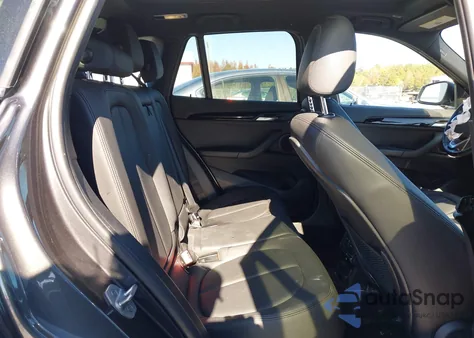 2018 BMW X1 xDrive28I z USA, uszkodzony, nr VIN WBXHT3C32J5F88575